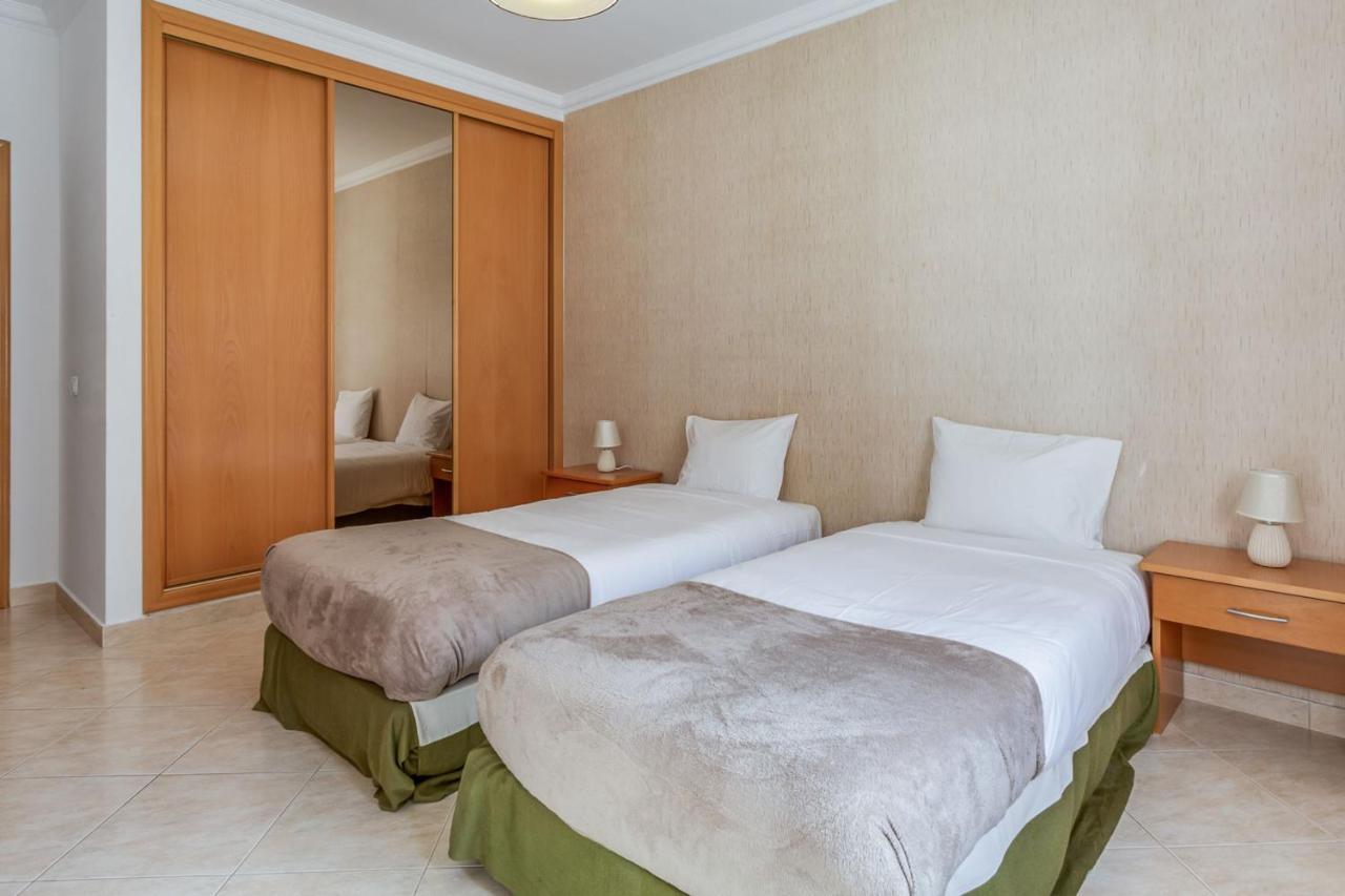 Spacious 2 Bdr Apartment W/ Patio By Lovelystay Armacao de Pera Ngoại thất bức ảnh